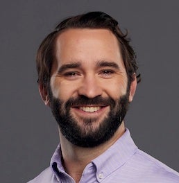 在減少一名 在減少一名