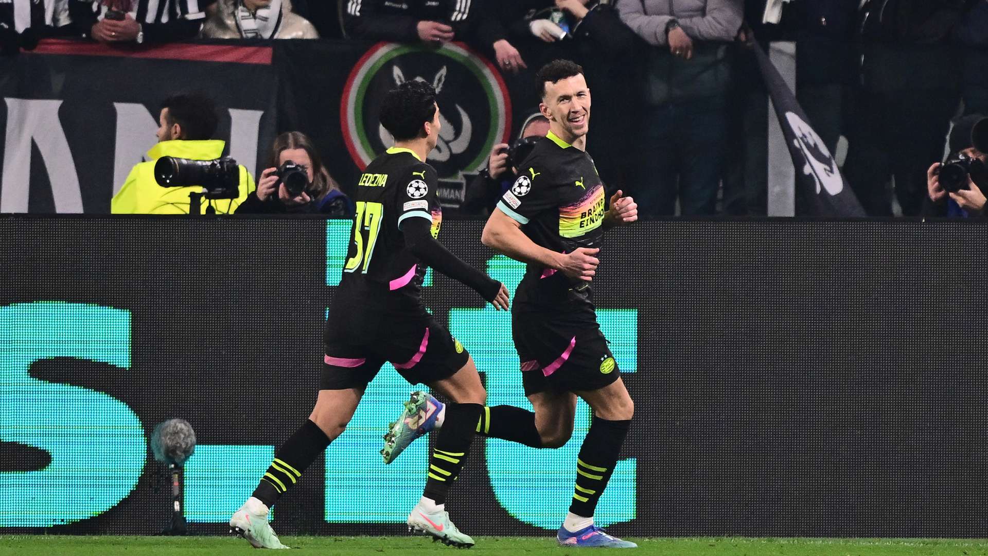 提升女子足 提升女子足